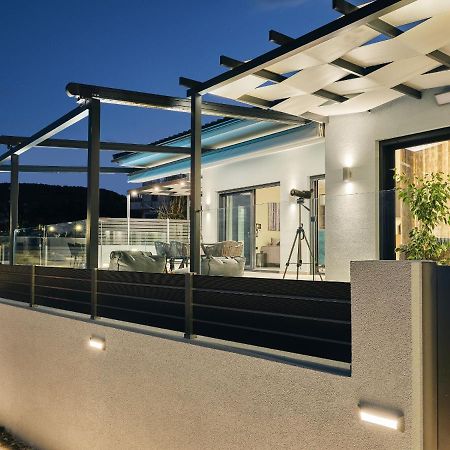 Blue View Villa - Coastal Elegance With Swim Spa, By Zantewize Alikanász Kültér fotó