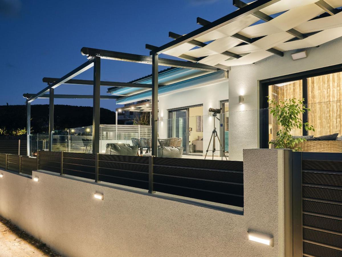 Blue View Villa - Coastal Elegance With Swim Spa, By Zantewize Alikanász Kültér fotó